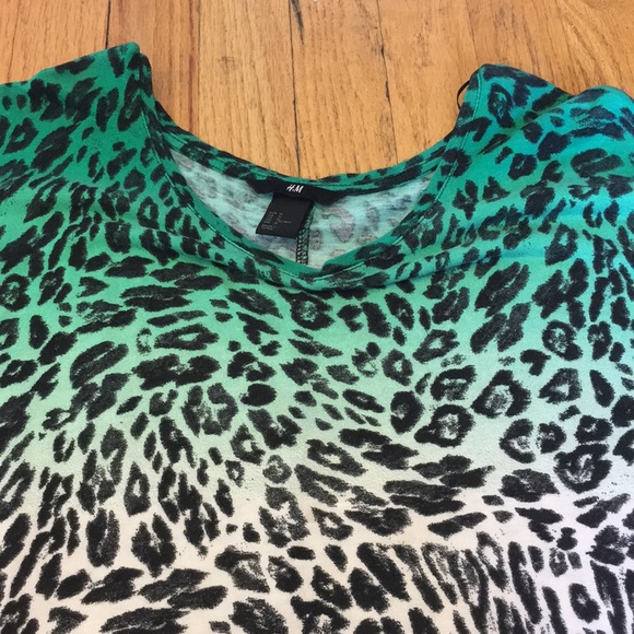 BATWINGED TOP - Picture 4 of 4